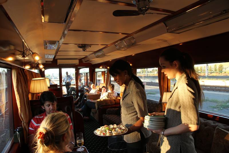 Goûter, dans le train Rovos Pretoria-Cape Town, 2010, Ph. Moctar KANE.