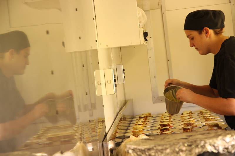 Yvette, junior Chief, dans la cuisine du train Rovos Pretoria-Cape Town, 2010, Ph. Moctar KANE.