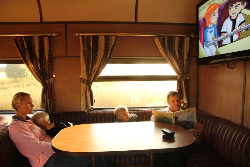 La famille Bunch, le matin, à bord du train Premier Classe Durban-Johannesburg, 2010, Ph. Moctar KANE.