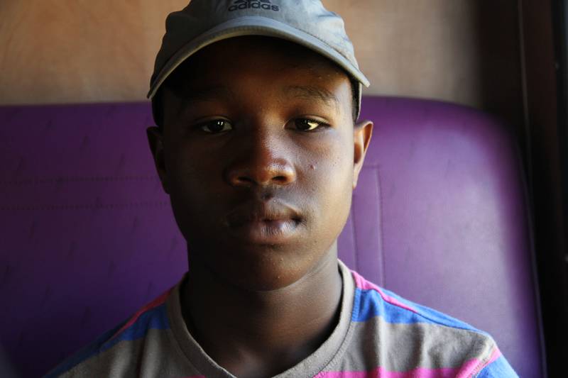 Abongile, 15 ans, posant, dans le train de long distance Shosholoza Meyl Cape Town-Durban, 2010, Ph. Moctar KANE.