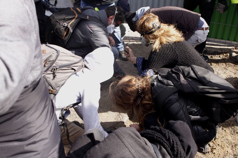 Près de l’Arc de Triomphe, lors de la manifestation des Gilets jaunes qui s’étaient donnés rendez-vous sur les Champs Élysées pour une journée s’annonçant violente, 16 mars 2019, Ph. Moctar KANE.