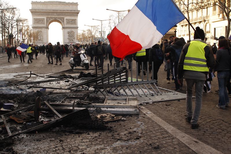 Sur les Champs Élysées, lors de la manifestation des Gilets jaunes qui s’étaient donnés rendez-vous sur l’avenue pour une journée qui a été violente, 16 mars 2019, Ph. Moctar KANE.