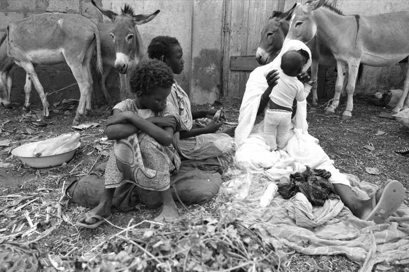 Dans la zone du marché, Kaédi, ville au sud de la Mauritanie, 1994, Ph. Moctar KANE.