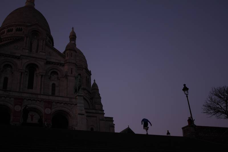 Pendant le premier confinement en France où les sorties pour courir sont limitées afin de lutter contre la propagation du coronavirus, Paris, 31 03 2020, Ph. Moctar KANE.