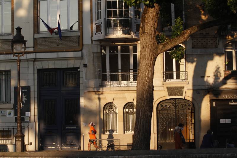 Au Canal Saint-Martin, pendant le premier confinement en France où les sorties pour courir sont limitées afin de lutter contre la propagation du coronavirus Paris, 06 05 2020, Ph. Moctar KANE.