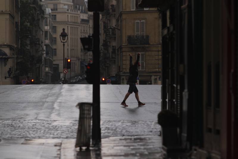 Dans le quartier de l'Île Saint-Louis, le matin, pendant le premier confinement en France où les sorties pour courir sont limitées afin de lutter contre la propagation du coronavirus Paris, 10 05 2020, Ph. Moctar KANE.